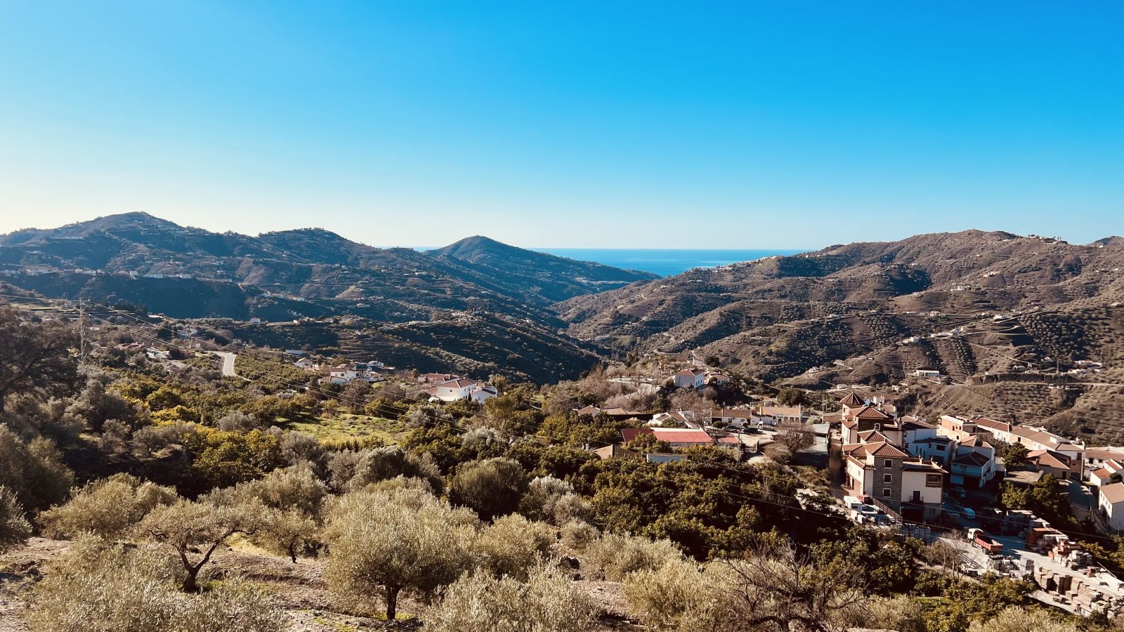 Ein Ort namens Mosquin mit dem Blick auf die Costa del Sol